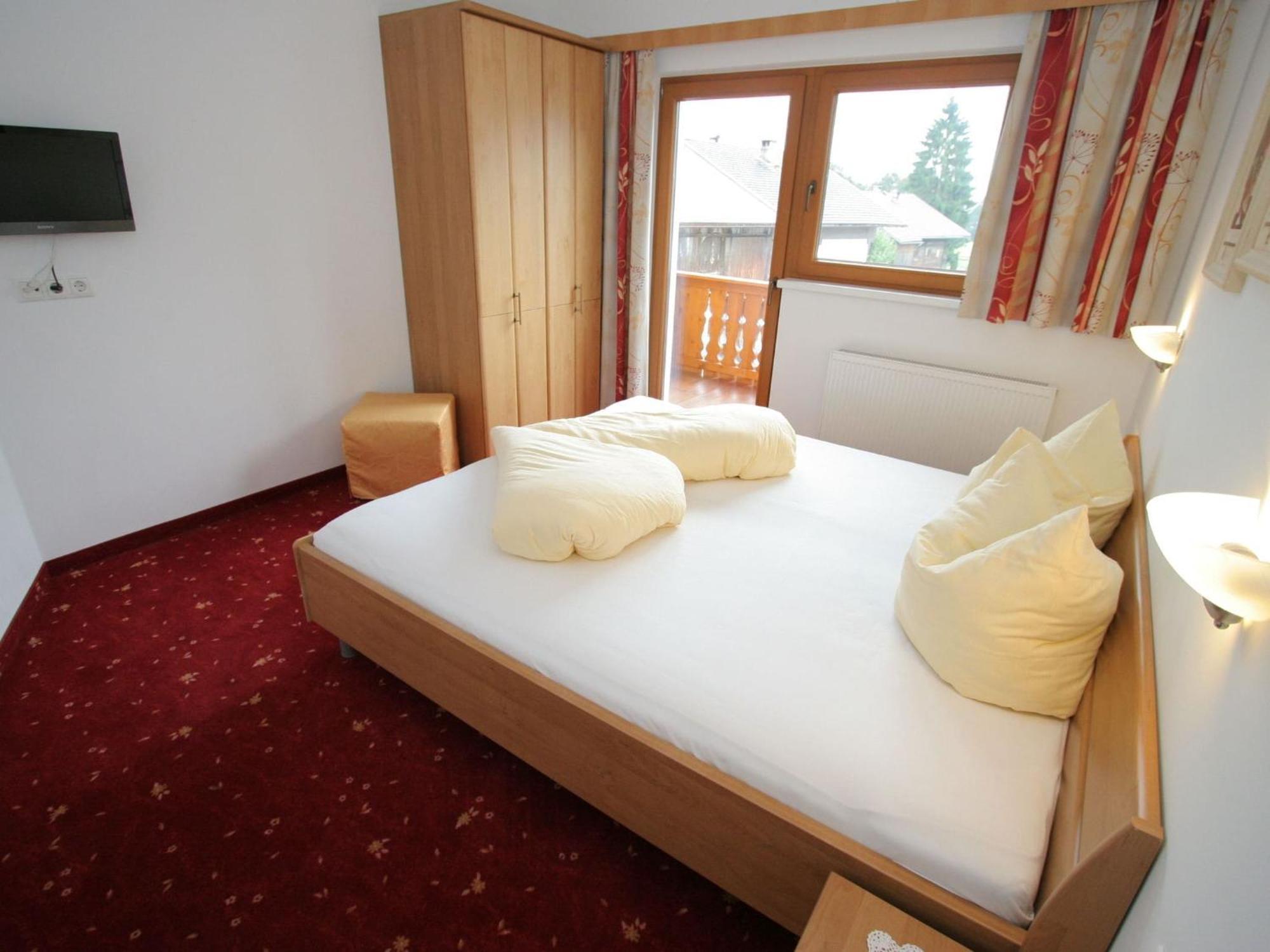 Spacious Apartment in Uderns near Ski Area Exterior foto